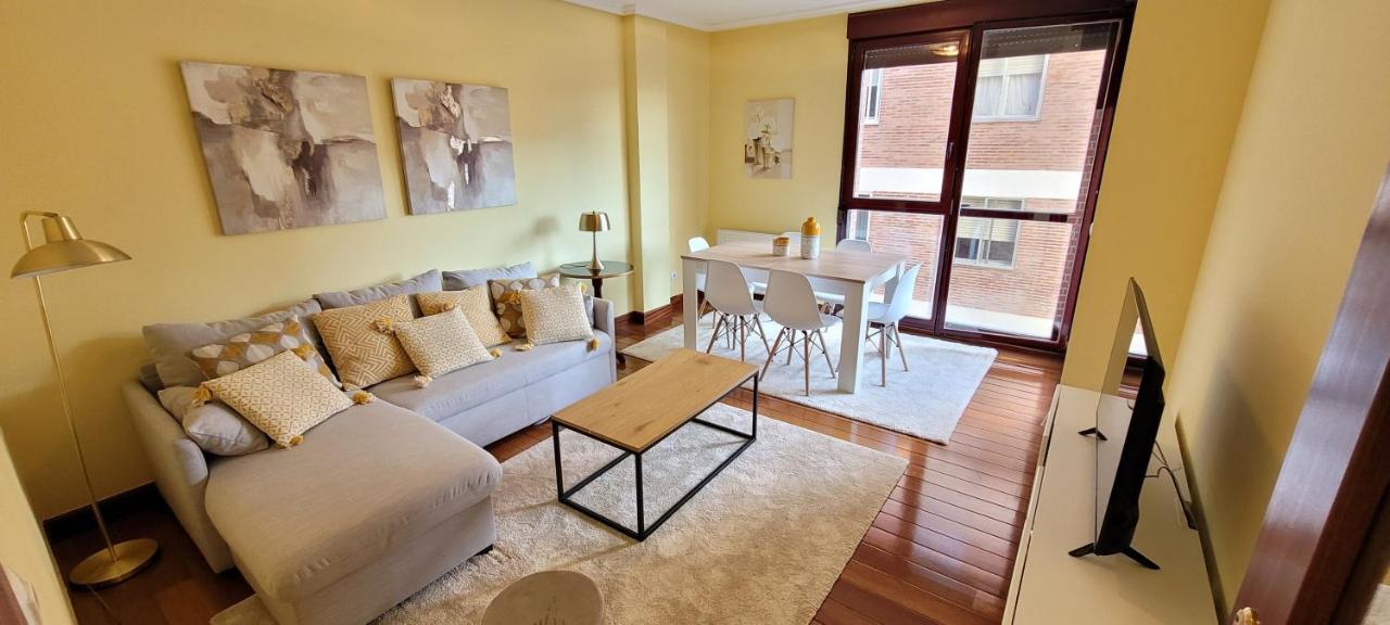 Cozy Yellow Home In 게초 외부 사진